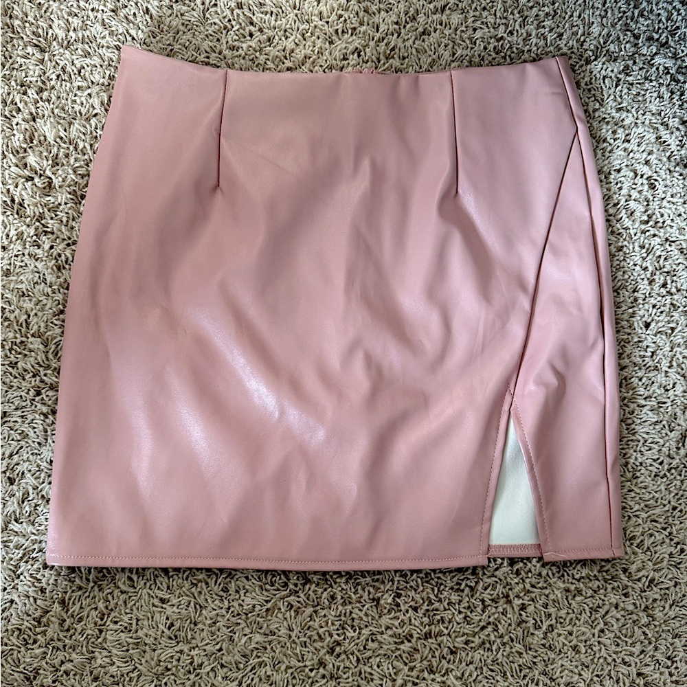 🌸 Faux leather mini skirt